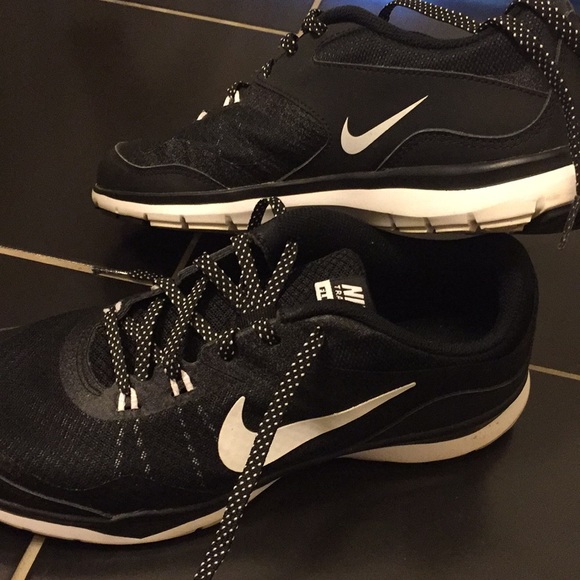 Nike Shoes - ✨HOST PICK✨🔥Nike Women's Flex TR5 Sneaker SALE!!🔥